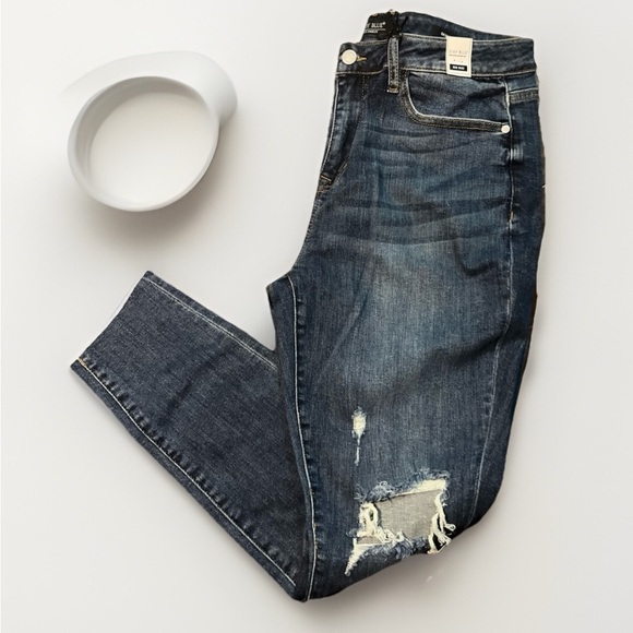 NWT Judy Blue Distressed Skinny Jeans Size 15/32 Medium Wash JB8877 - Picture 1 of 4
